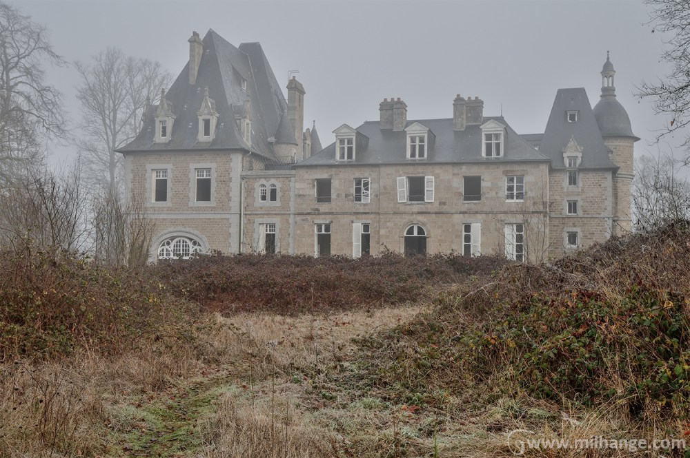 urbex-chateau-du-golf-azurie-abandonne-castle-decay-france-4